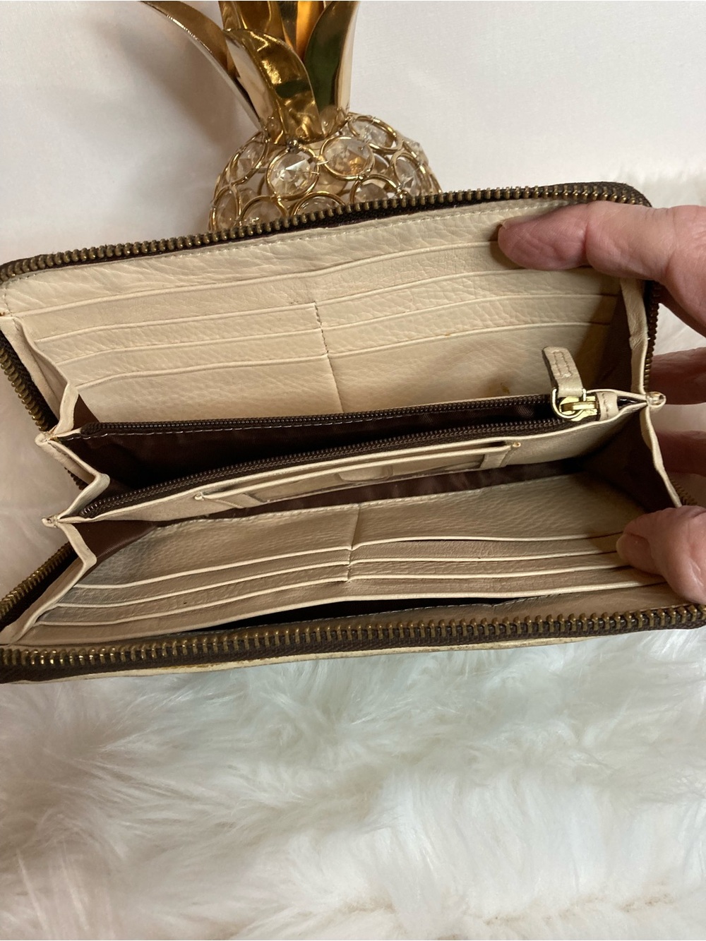 Brahmin Green Croc-Accent Zip Wallet - Cream & Brown GUC - Picture 4 of 9
